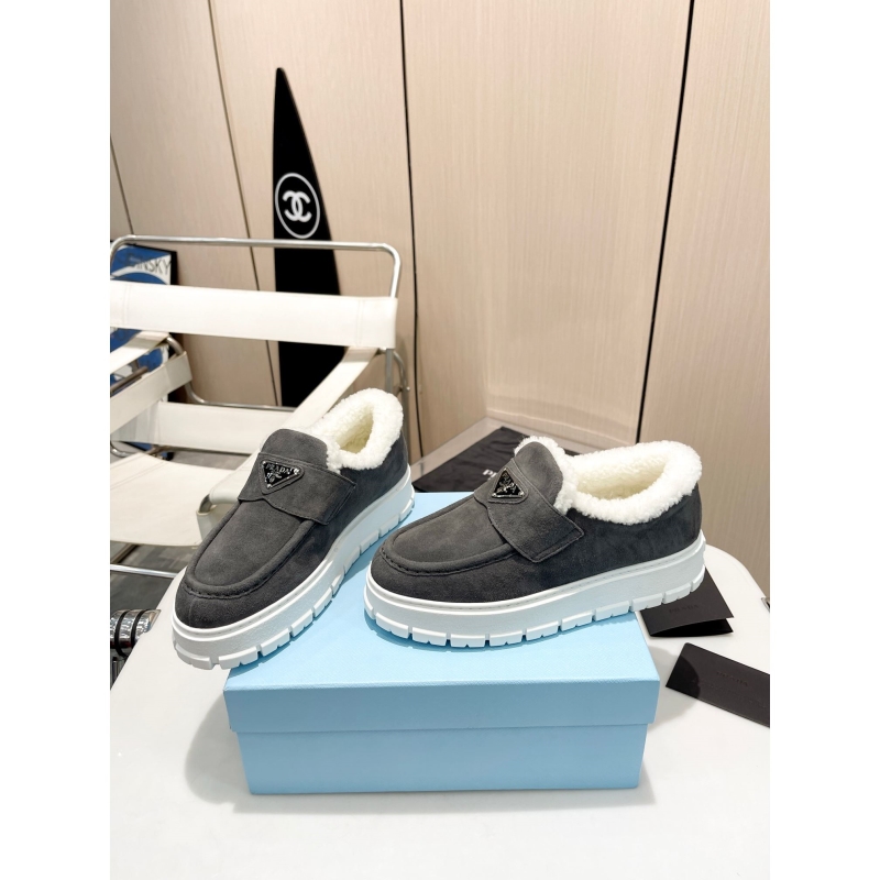 Pra*a casual shoes